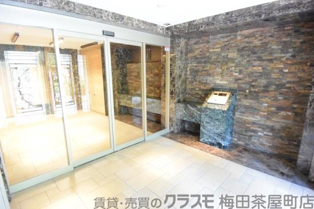 27/30 エントランス