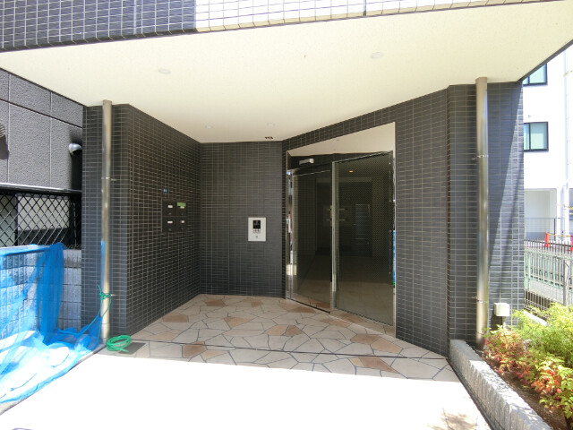 25/30 エントランス