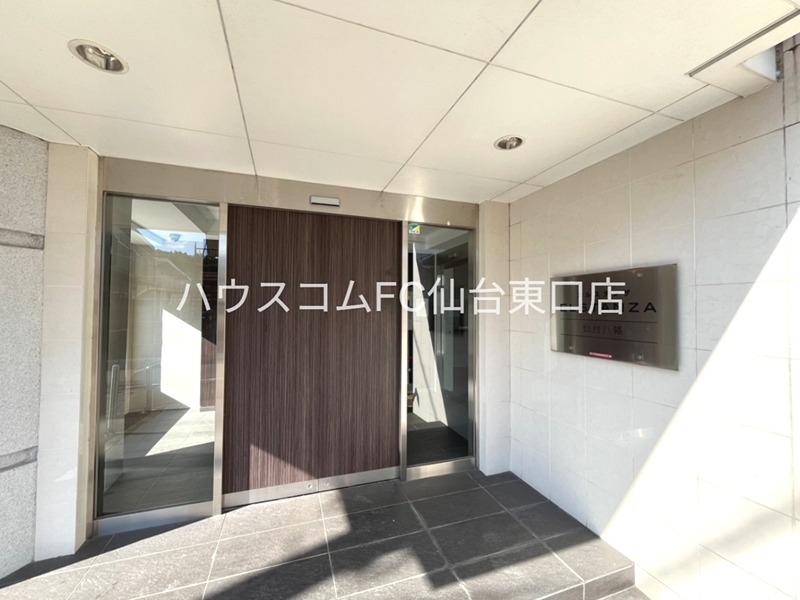 13/18 エントランス