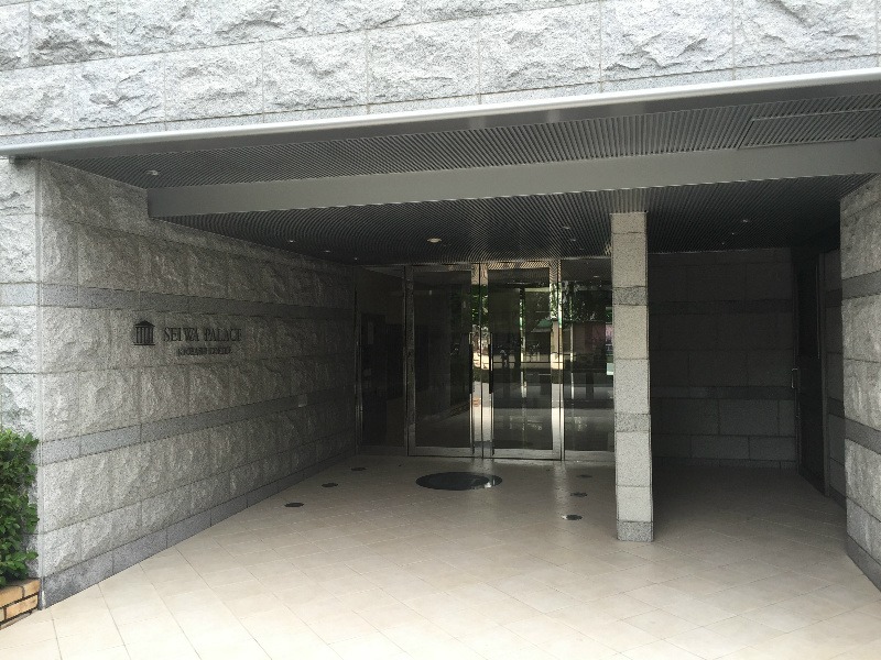 21/27 エントランス