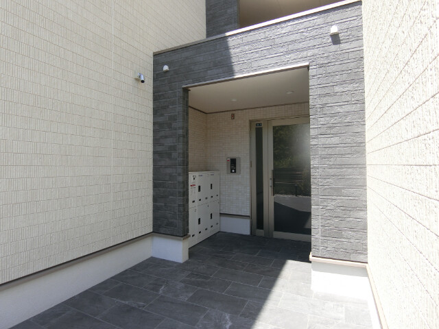 27/30 エントランス