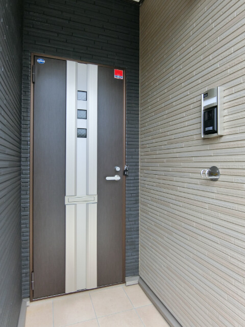 27/30 エントランス