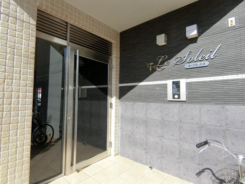 26/30 エントランス