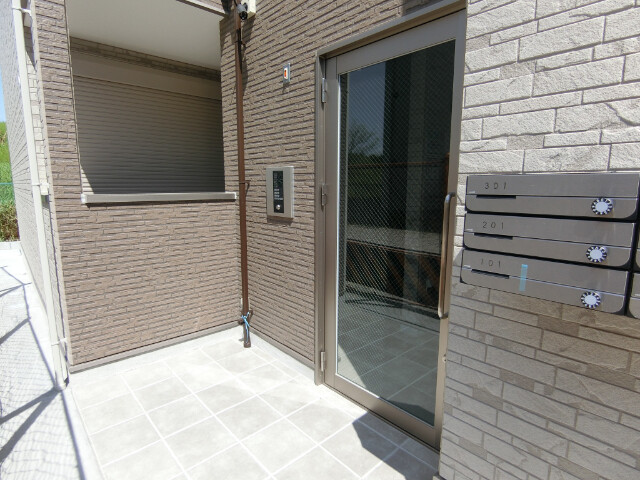 26/30 エントランス