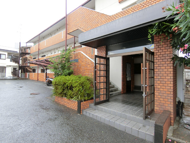 27/30 エントランス