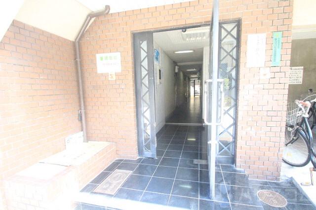 24/30 エントランス