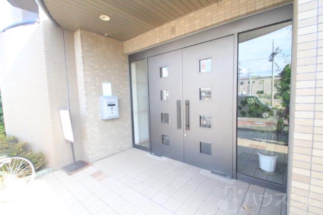 27/30 エントランス