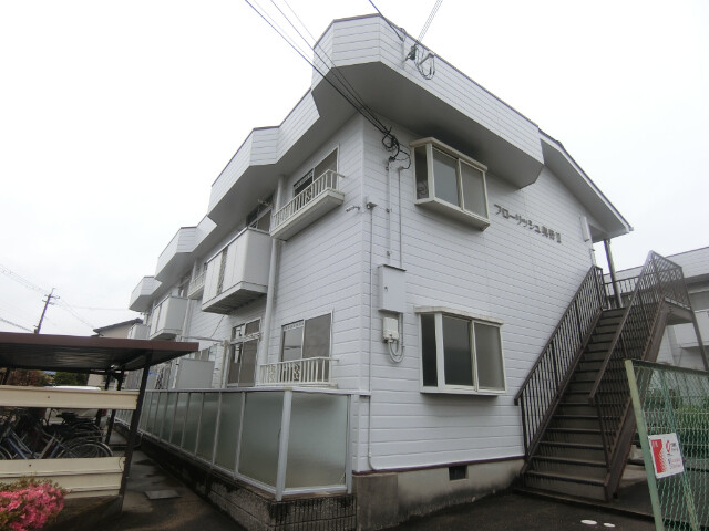 27/30 エントランス