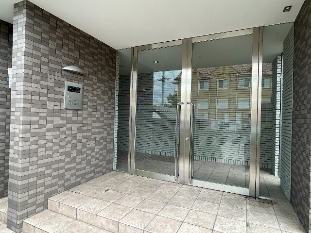 26/30 エントランス