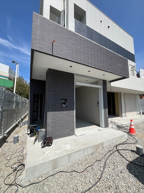 23/30 エントランス