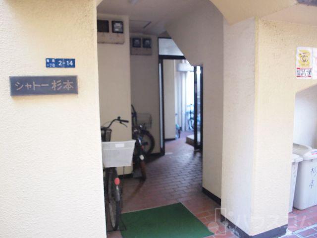 25/30 エントランス