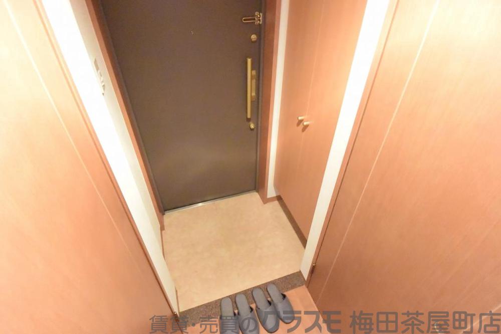19/30 玄関