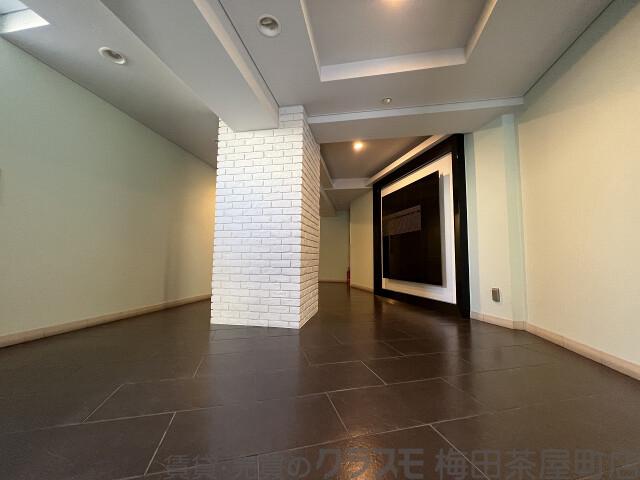 27/30 エントランス