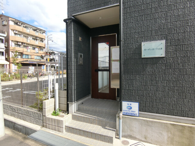 27/30 エントランス