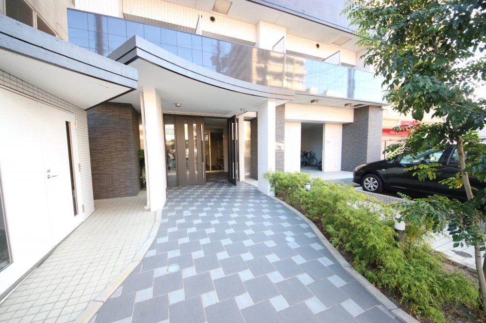 28/30 エントランス