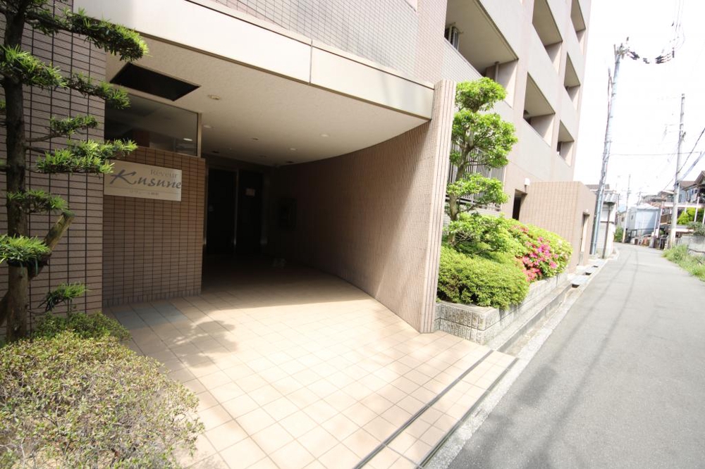 28/30 エントランス