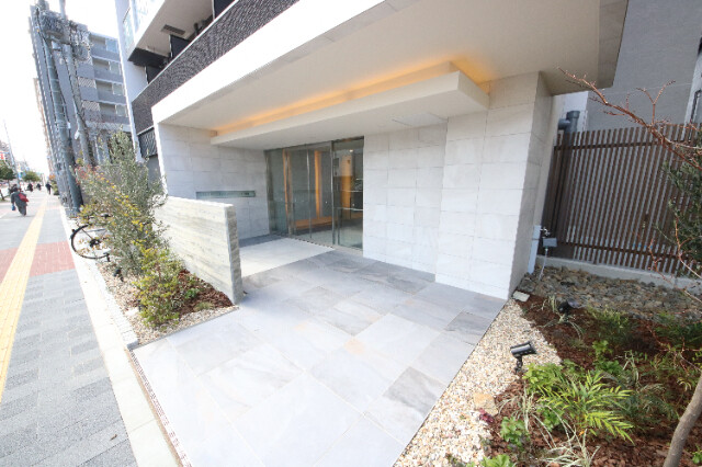 28/30 エントランス