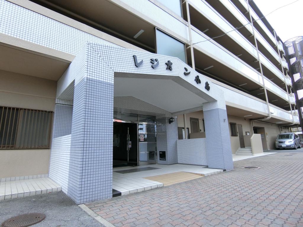 28/30 エントランス