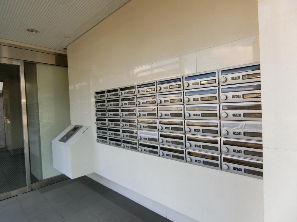 27/30 エントランス