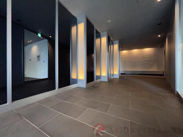 27/30 エントランス