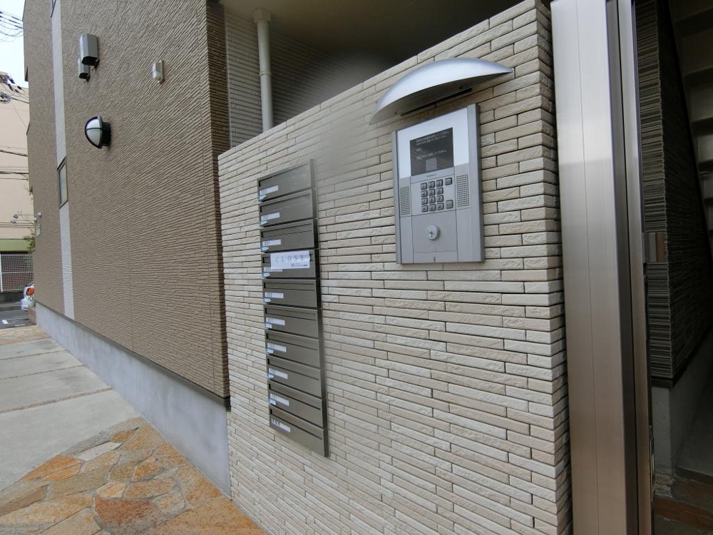 27/30 エントランス