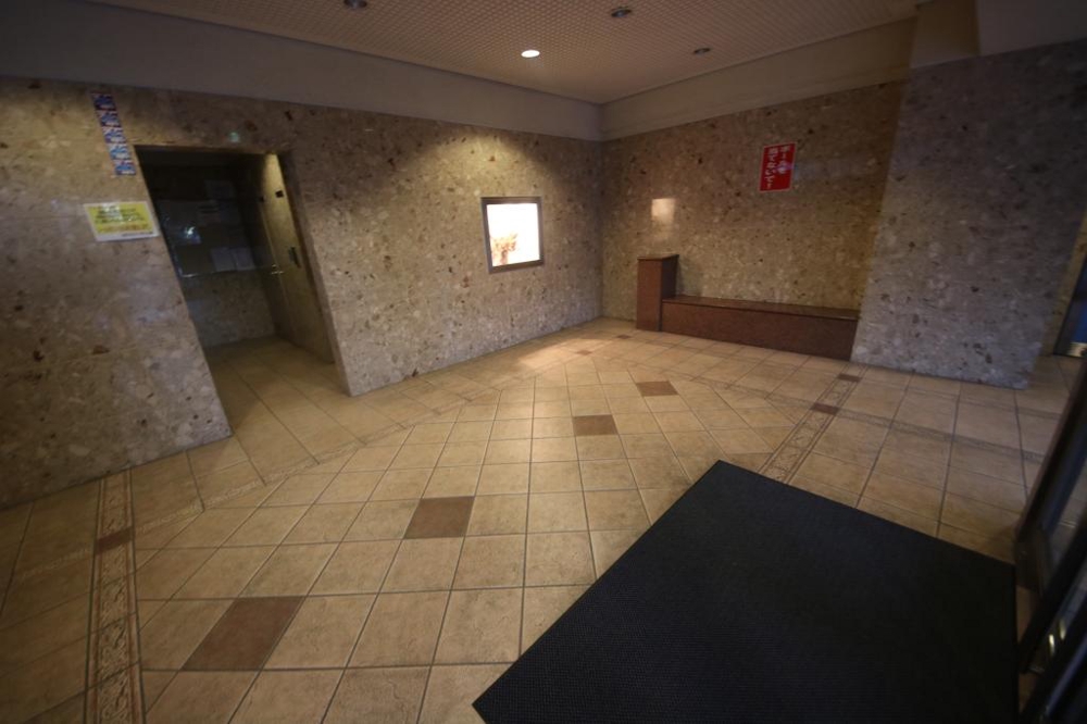 28/30 エントランス