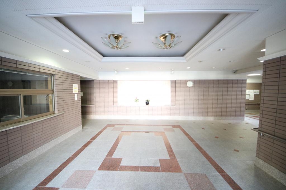 27/30 エントランス