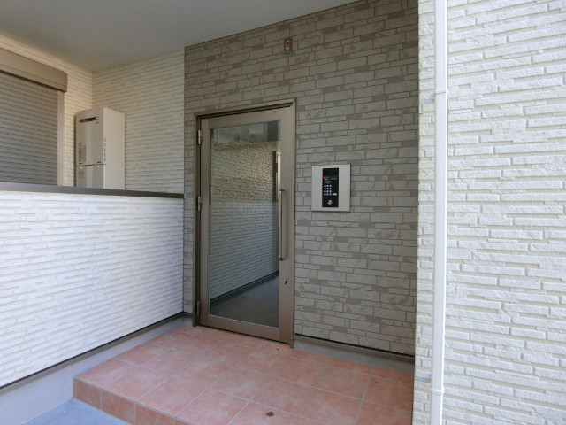 27/30 エントランス