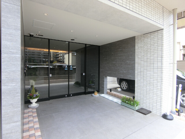 27/30 エントランス