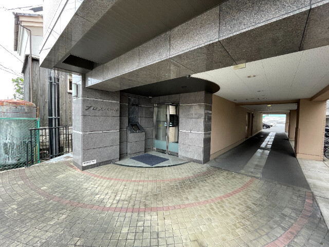 28/30 エントランス