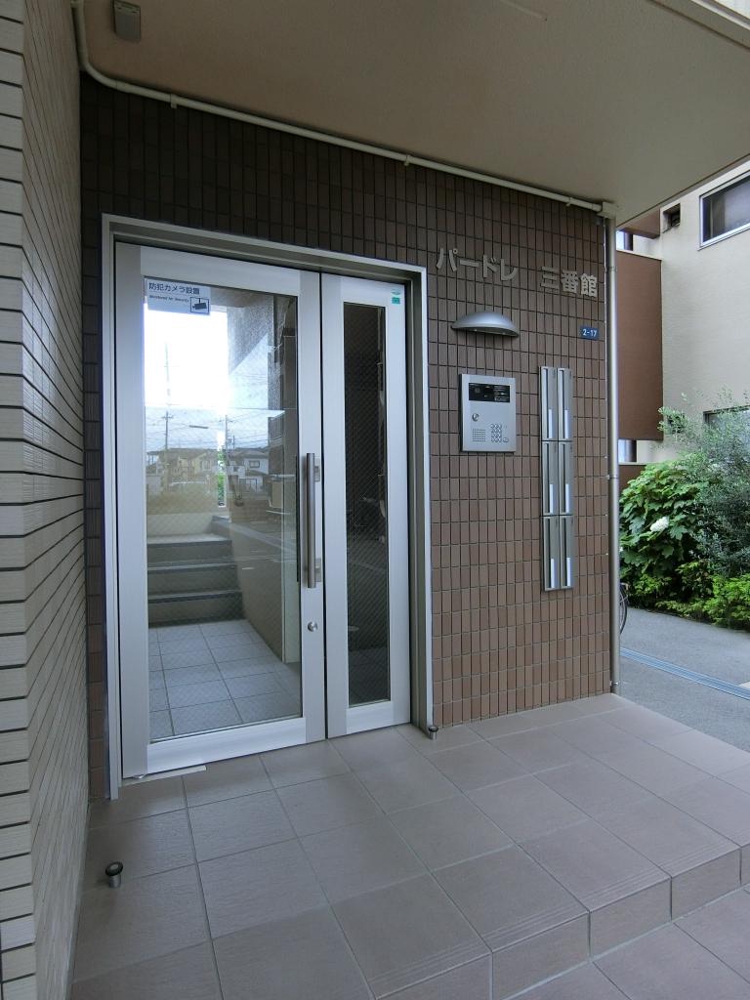 27/30 エントランス