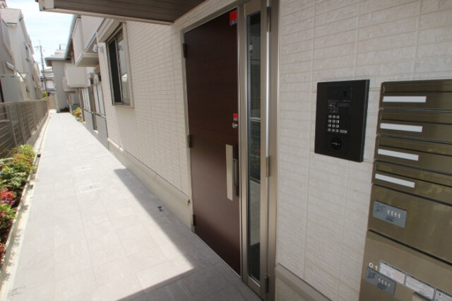 24/30 エントランス