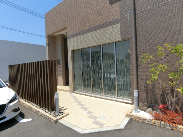 27/30 エントランス