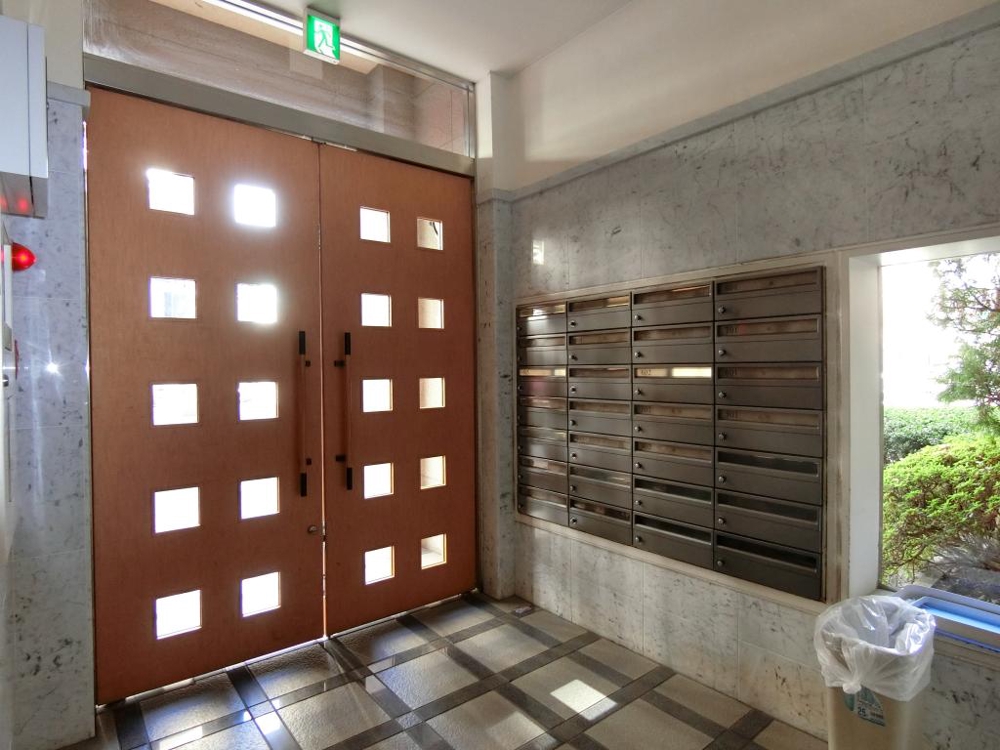 25/30 エントランス