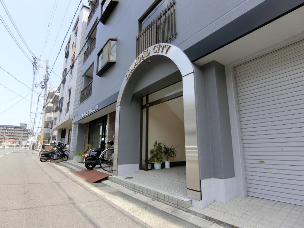 26/30 エントランス