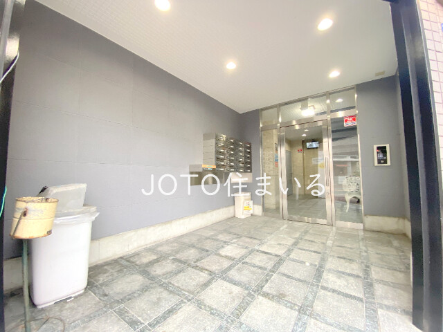 18/25 エントランス