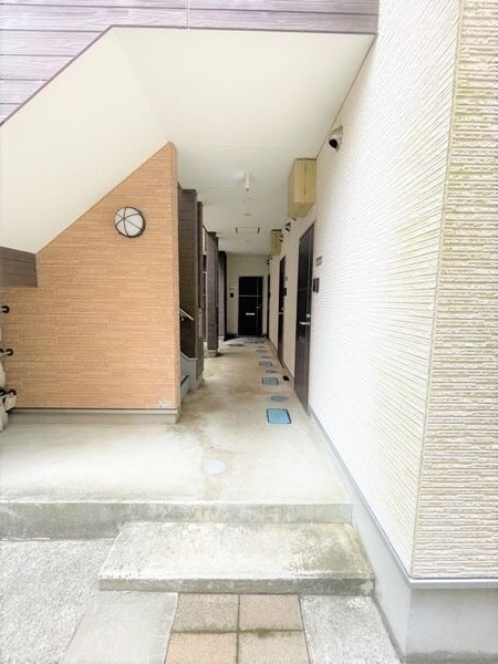 13/18 エントランス