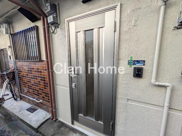 28/30 エントランス