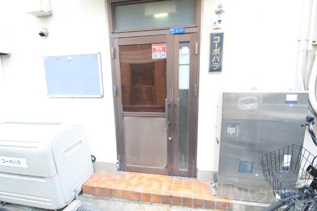 23/30 エントランス