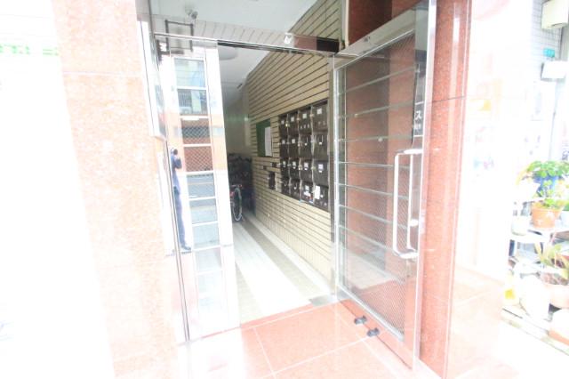 24/30 エントランス