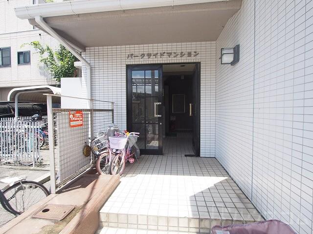 28/30 エントランス