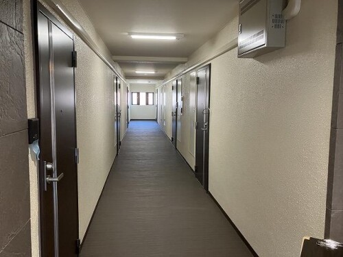 20/21 エントランス