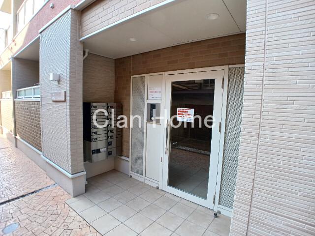 27/30 エントランス