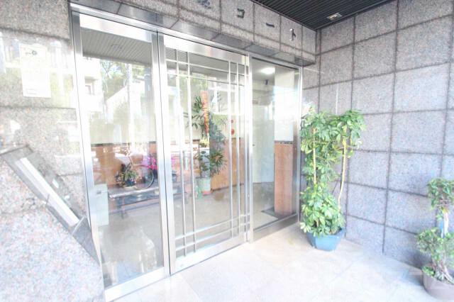 2/5 エントランス