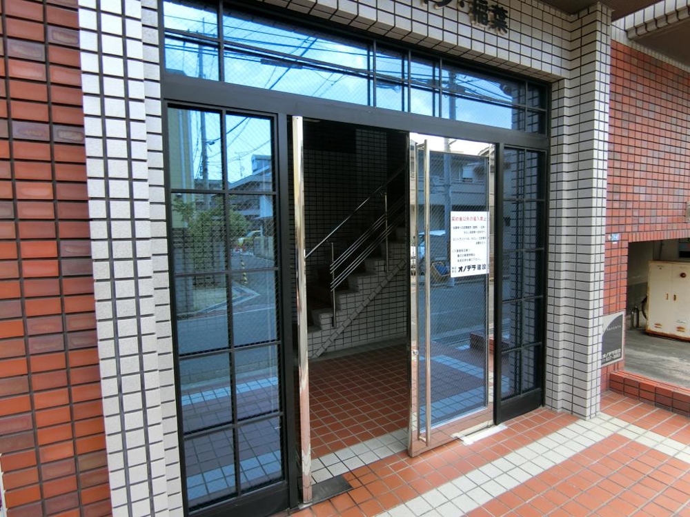 25/30 エントランス