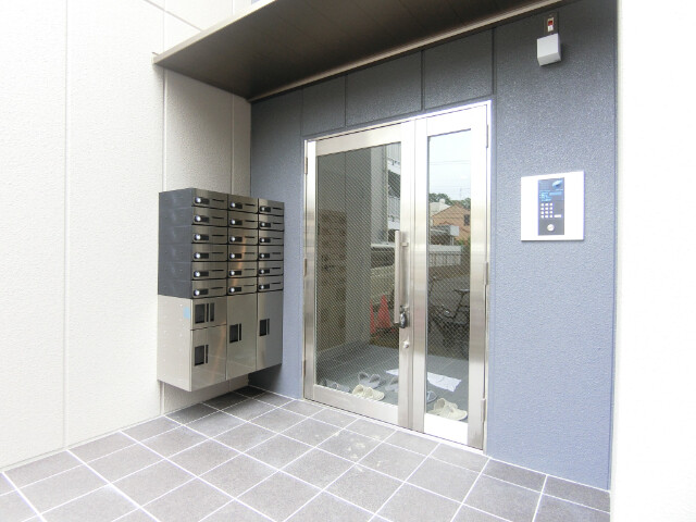 27/30 エントランス