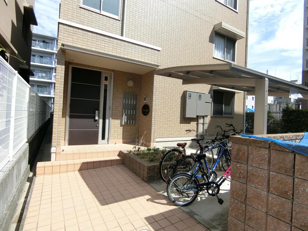 25/30 エントランス