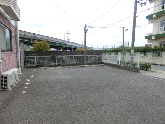 27/30 駐車場