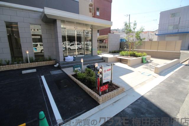 22/27 エントランス