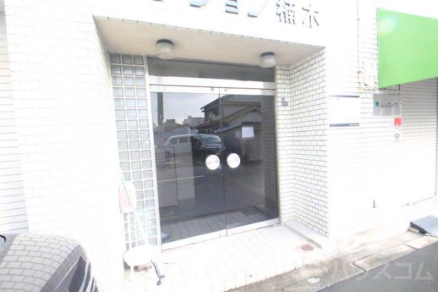 26/30 エントランス